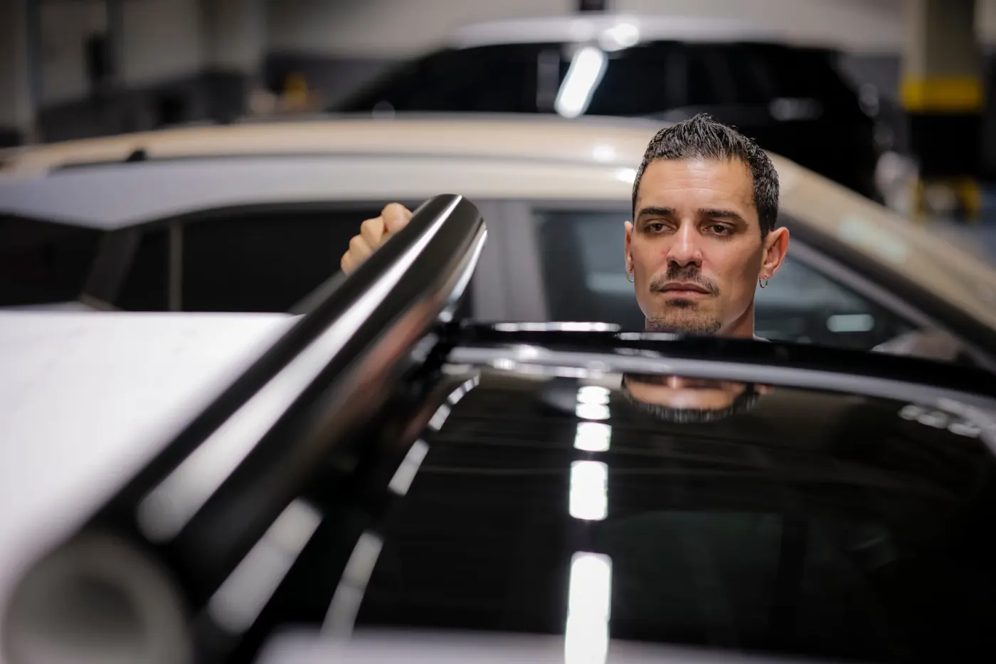 Manuseio profissional de vinil automotivo em Brasília